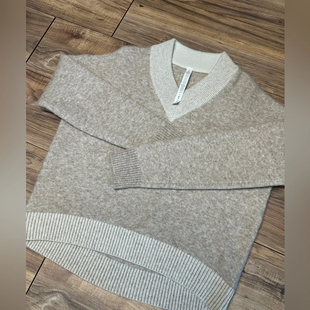 NWOT Beige V-Neck Lululemon alpaca & Moreno Wool blend knit Sweater. Size XS._3